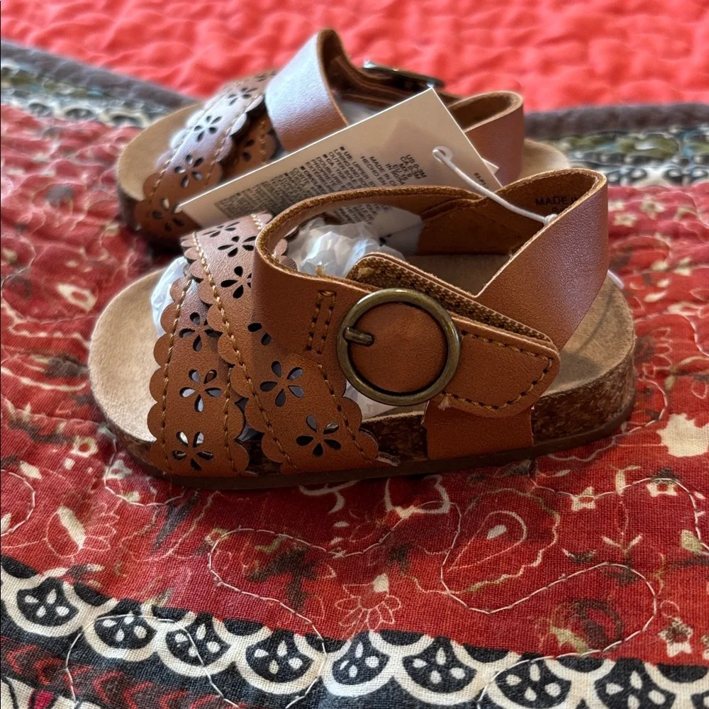 Old Navy Brown Leather Floral Cutout Sandals - Picture 4 of 5